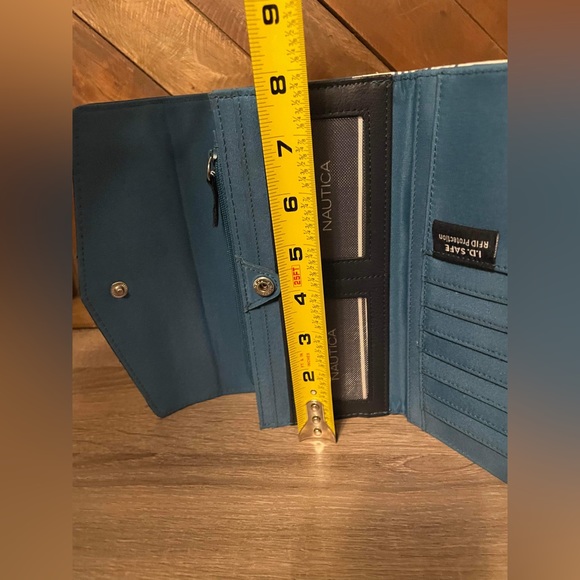 Nautica Money Manager RFID Women's Wallet Clutch Organizer in Navy and White - Picture 5 of 6